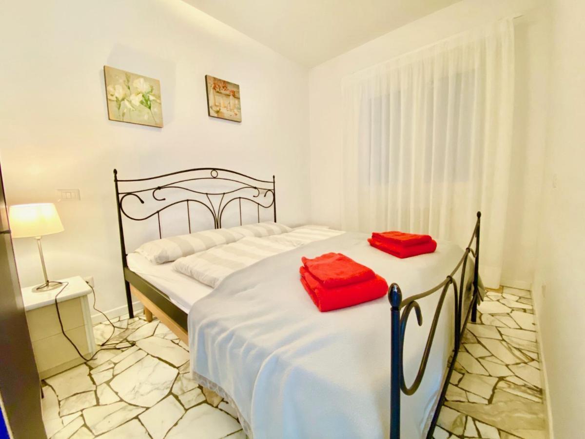 Appartamento Buresso Porto Valtravaglia Exteriör bild